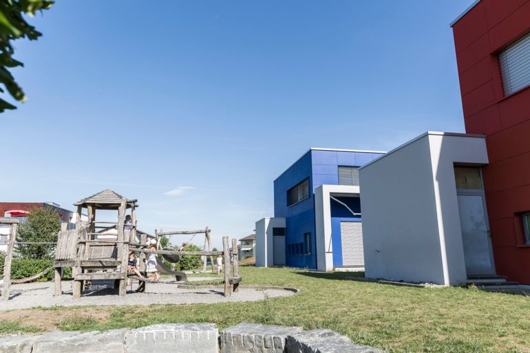 Kindergarten mit Spielplatz